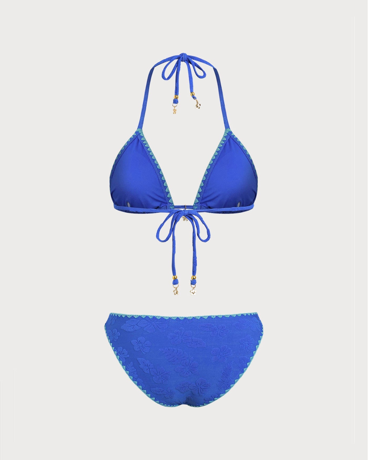 Conjunto de bikini azul con cuello halter y detalles en contraste