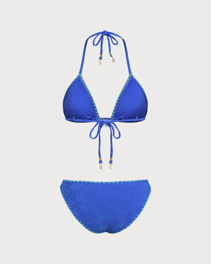 Conjunto de bikini azul con cuello halter y detalles en contraste