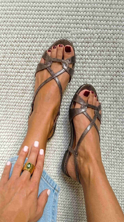 Sandalias slingback con efecto serpiente, tacón bajo, bronce, punta abierta