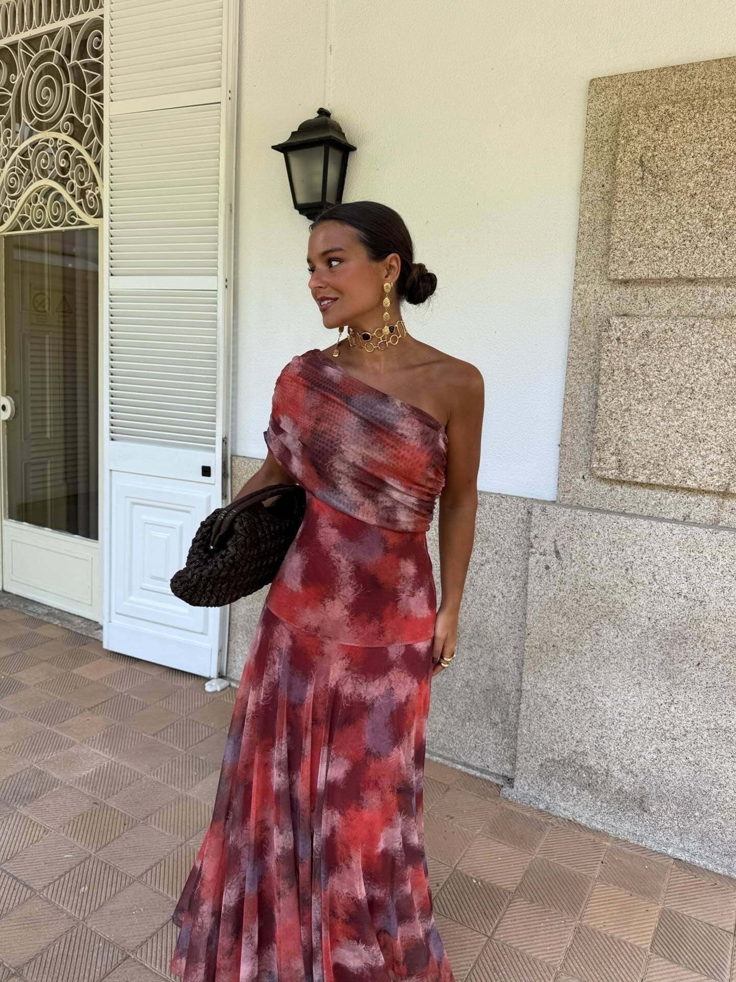 Vestido largo floral rojo escote profundo - Amanda Elena Vogue