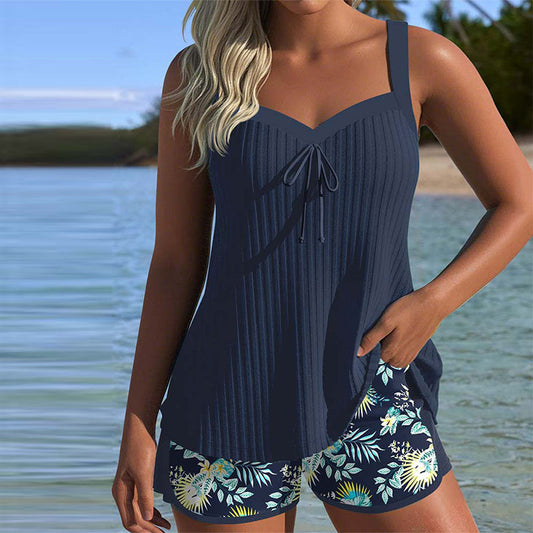 Carla - Traje de Baño de Rayas con Short de Playa