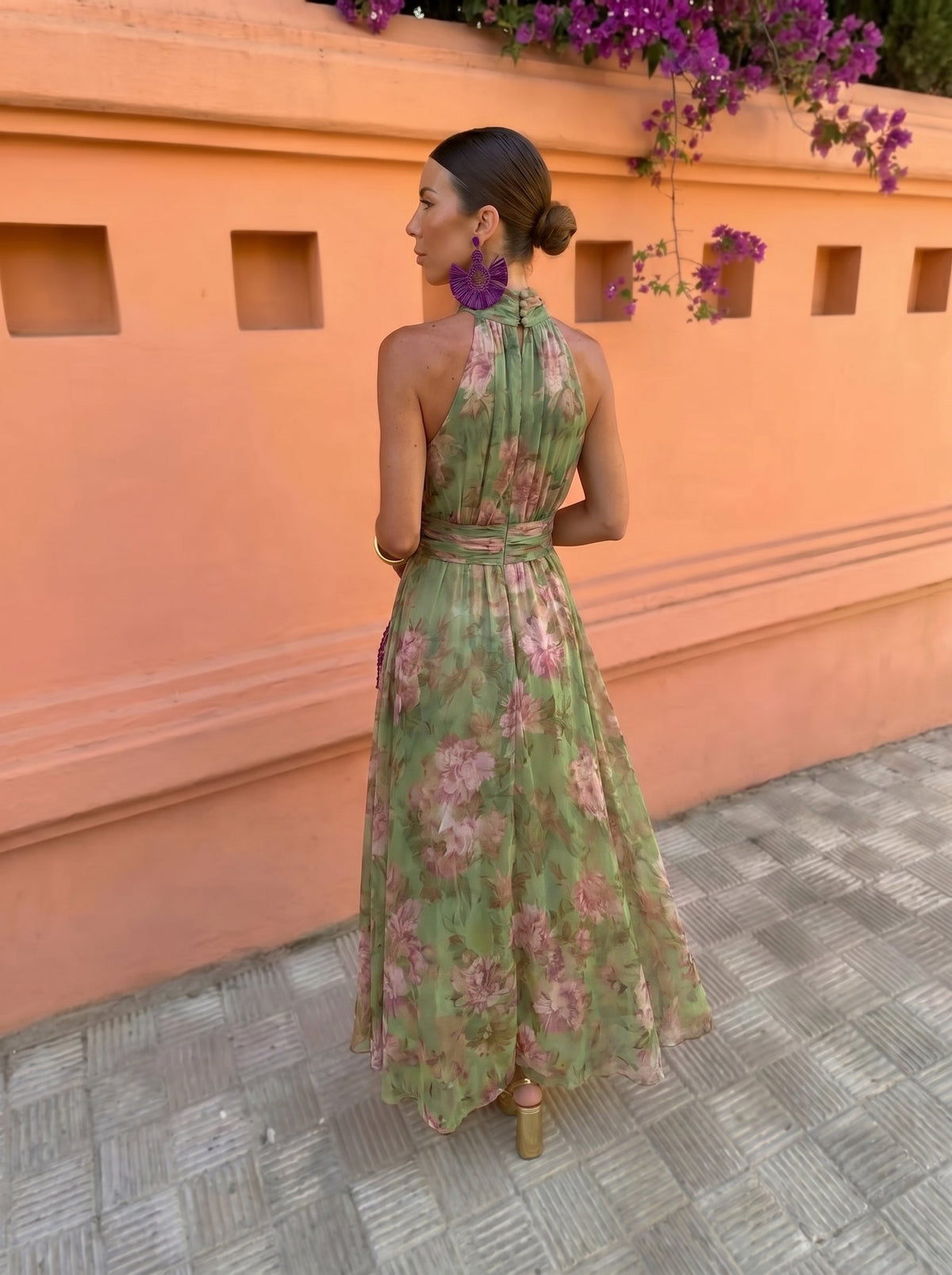 Vestido largo floral verde detalle escote